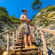  ,   Ivan, 27 ,  