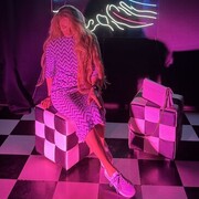  ,   Elle, 39 ,   ,   , c 