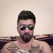  ,  Artur, 42