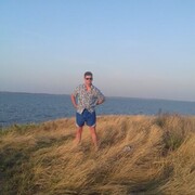 ,   Viktor, 49 ,   c 