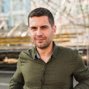  ,  Alex, 28
