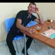  ,  Artur, 42