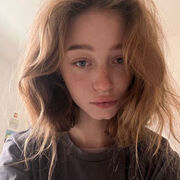  Abbots Langley,   Laura, 21 ,   ,   