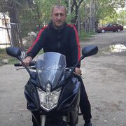  ,   Davit, 39 ,   ,   