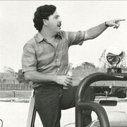  ,  Escobar, 33