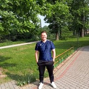  ,  Andrew, 40