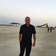  ,   Viktor, 40 ,   