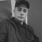  ,  Toni, 28