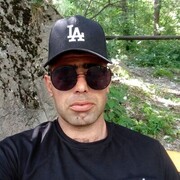  ,   Vahan, 32 ,   ,   