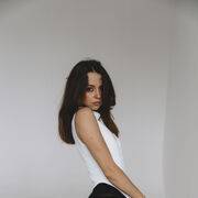  ,   Veronika, 25 ,   ,   