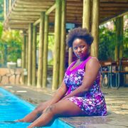  ,   Tricia, 21 ,   c 