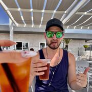  ,  Matiss, 32