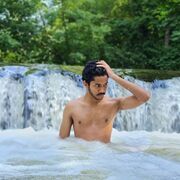 ,   Dinushka, 28 ,   ,   