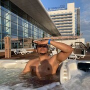  ,   Kelvin, 34 ,   ,   