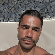  ,   Bruce bates, 44 ,     , c 