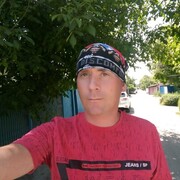  ,   Viktor, 34 ,  