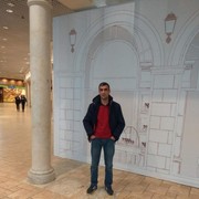  ,   Laert, 44 ,   