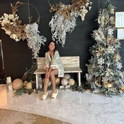  ,   Lola, 27 ,  