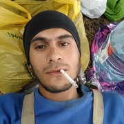  ,   Artur, 32 ,   