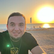  ,  Viktor, 30
