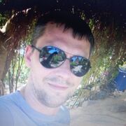  ,  Toni, 38