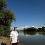   ,  Viktor, 25