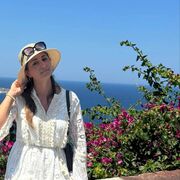  ,  Veronika, 36