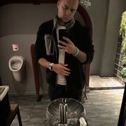  Tivoli,  Max, 26