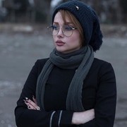  ,  Lora, 28