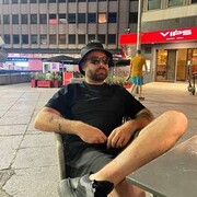  ,  Luka, 34