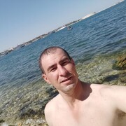   ,  Denis, 35