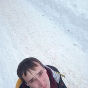 ,  Viktor, 32
