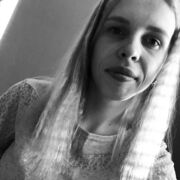  ,  Mishel, 24