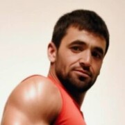  ,  Qurbon, 33