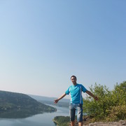  ,   Viktor, 34 ,  