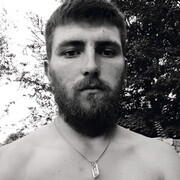  ,  Viktor, 23