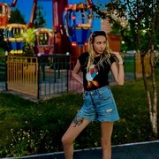  ,   Elena, 27 ,  