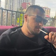  ,  Zura, 33