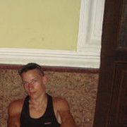 ,  Artur, 32