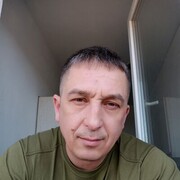  ,  Viktor, 44