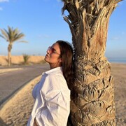  ,  Alena, 25