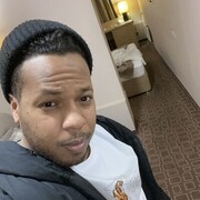  ,  Raydel, 32