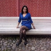  ,   Elena, 32 ,  