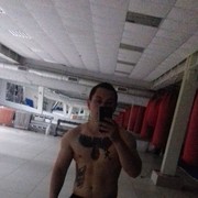  ,  Artur, 32