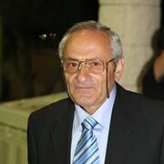  ,  Valentin, 77
