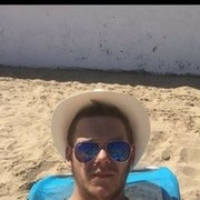 ,   Johnny, 28 ,   