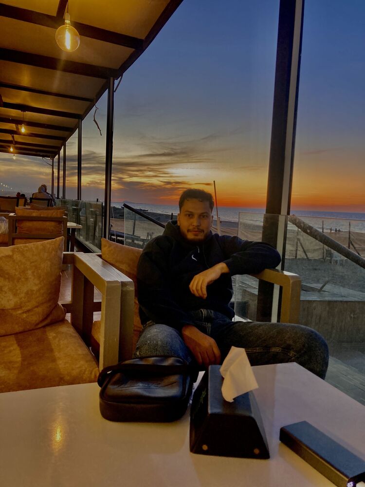  54490747  Youssef, 25 ,    