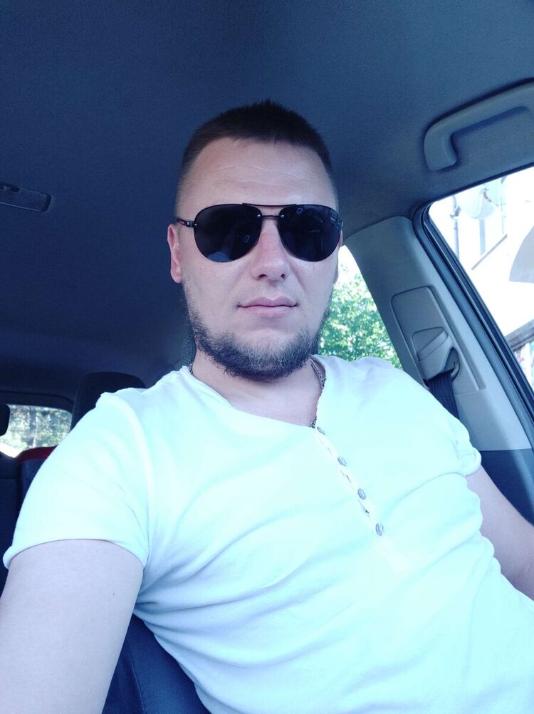  20333847  Petru, 38 ,    