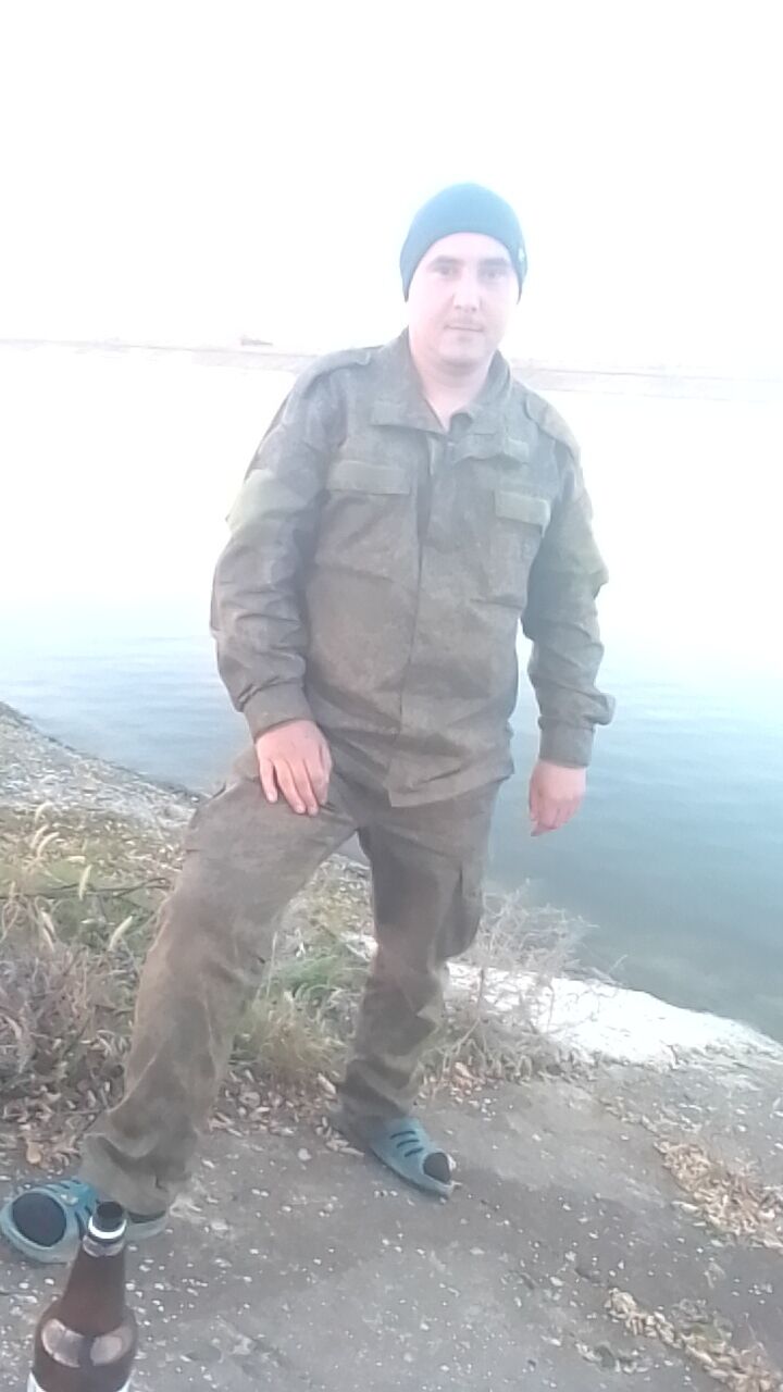  30800947  Vladislav, 35 ,    