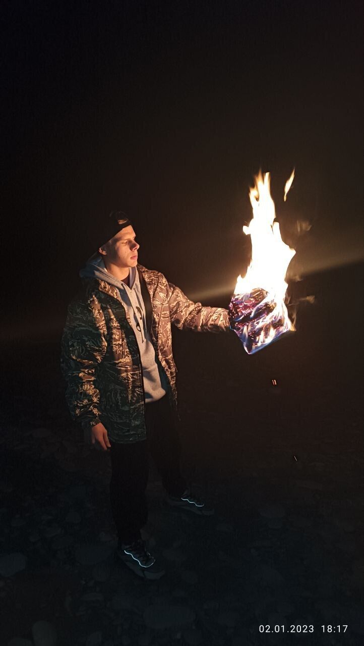  31778827  Viktor, 21 ,    